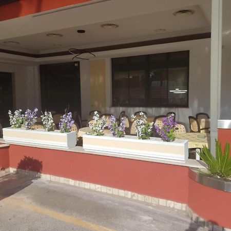 Hotel Residence Memmina Frosinone Bagian luar foto