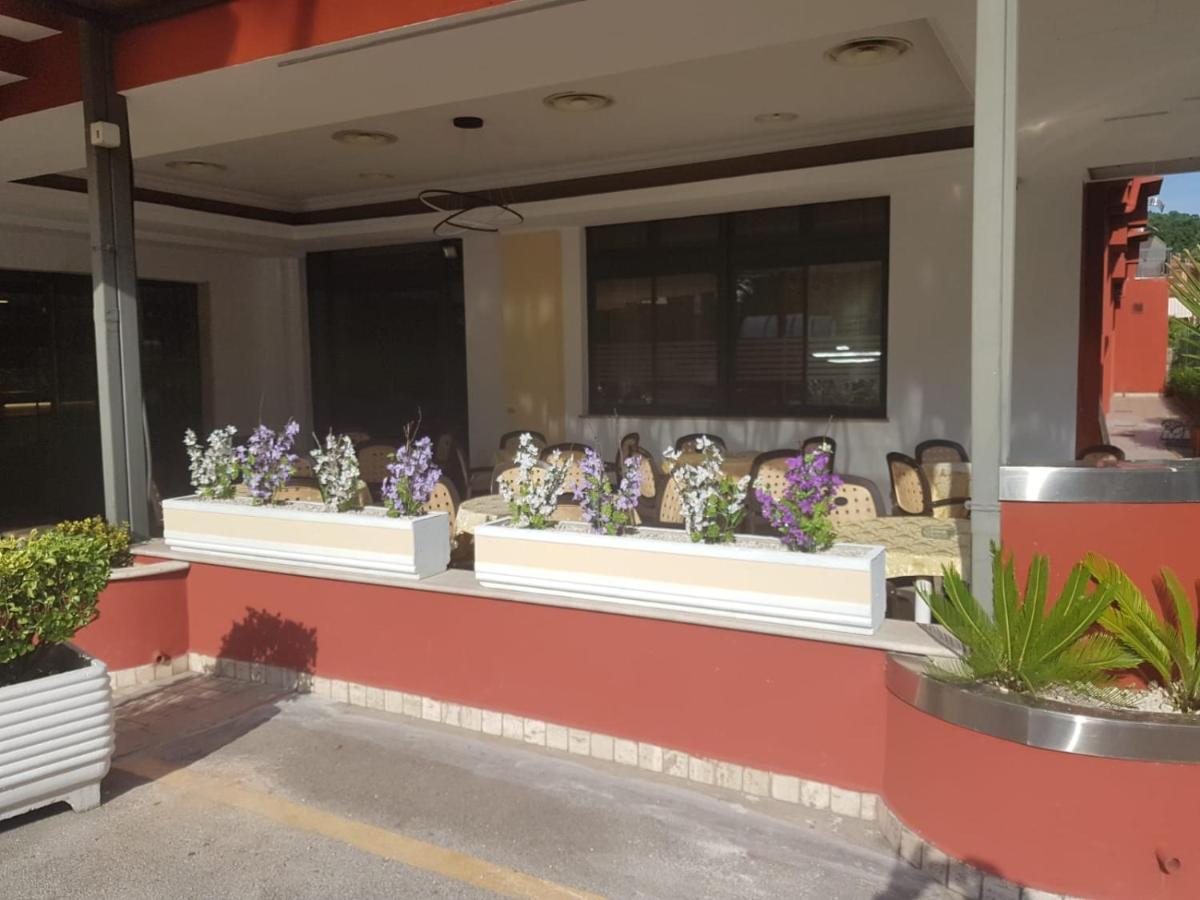 Hotel Residence Memmina Frosinone Bagian luar foto