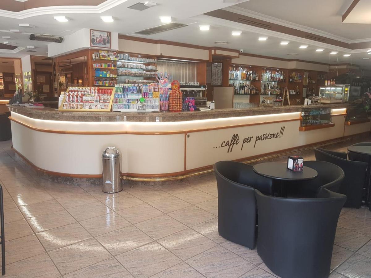 Hotel Residence Memmina Frosinone Bagian luar foto