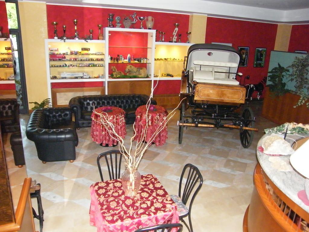 Hotel Residence Memmina Frosinone Bagian luar foto